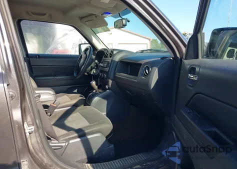 2015 Jeep Patriot Altitude Edition z USA, uszkodzony, nr VIN 1C4NJPBA5FD397854